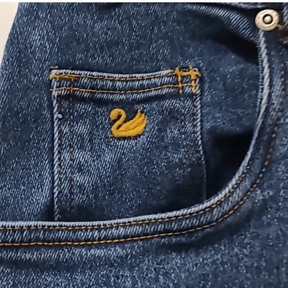 Gloria Vanderbilt Dark Blue Jeans with Gold Stitching, Like NEW!